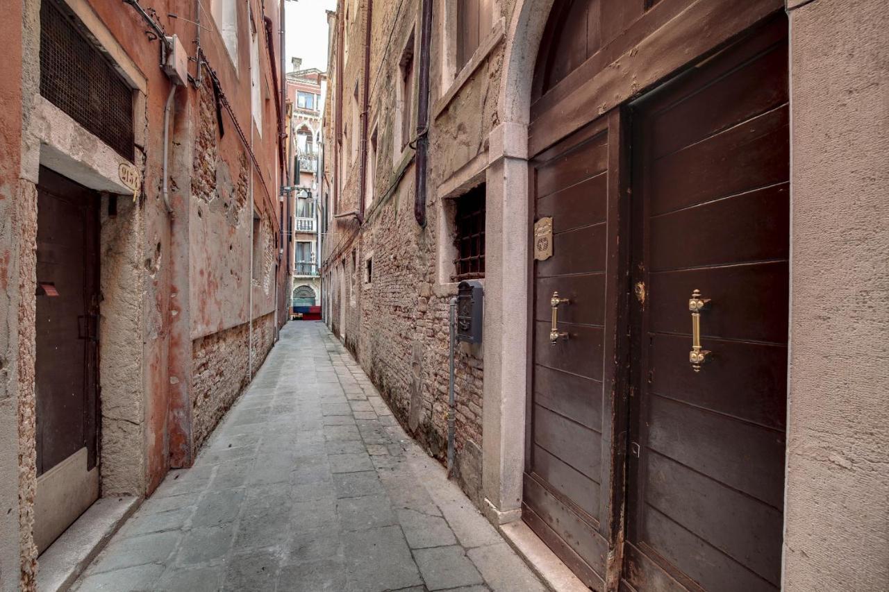 Canal View Suite In Rialto By Wonderful Italy Венеция Экстерьер фото