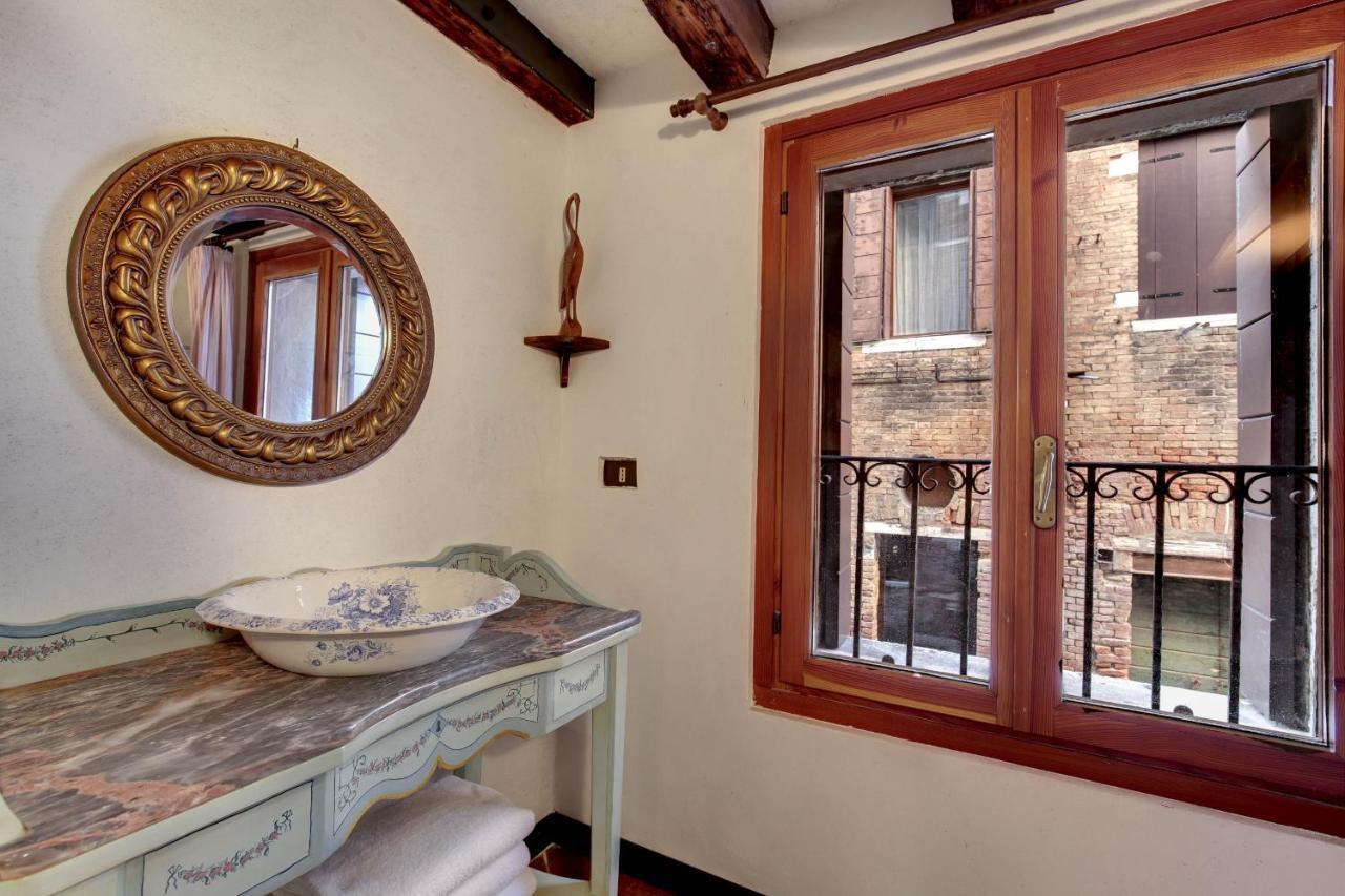 Canal View Suite In Rialto By Wonderful Italy Венеция Экстерьер фото